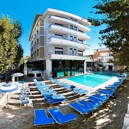 קאטוליקה Hotel Queen Mary מראה חיצוני תמונה