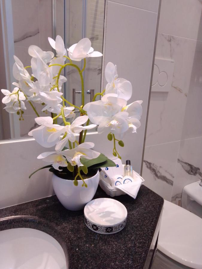 קאטוליקה Hotel Queen Mary מראה חיצוני תמונה