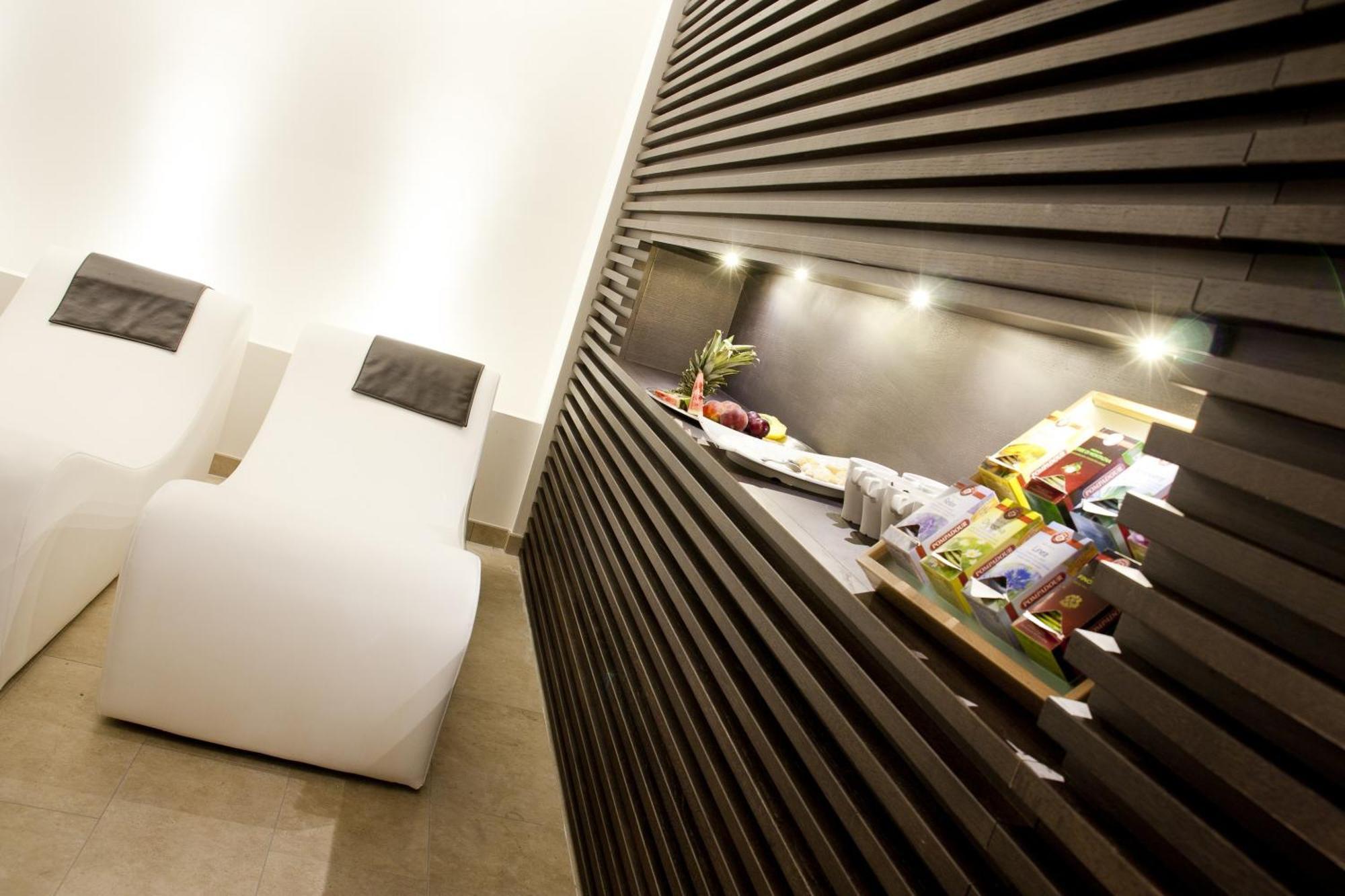קאטוליקה Hotel Queen Mary מראה חיצוני תמונה