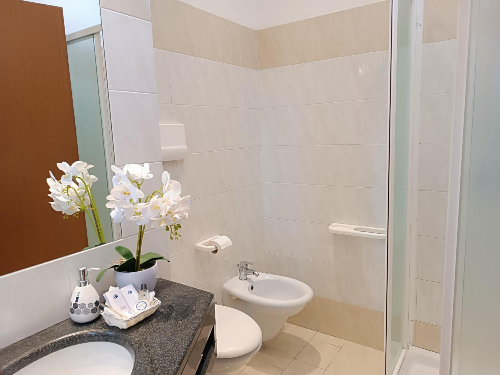 קאטוליקה Hotel Queen Mary מראה חיצוני תמונה