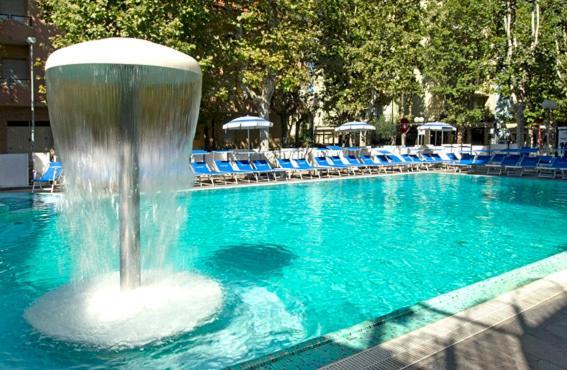 קאטוליקה Hotel Queen Mary מראה חיצוני תמונה