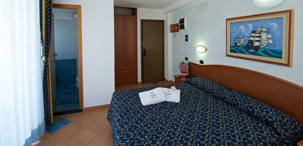 קאטוליקה Hotel Queen Mary מראה חיצוני תמונה